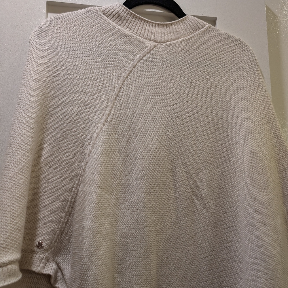 Lululemon asymmetrical zip poncho in cream,one size. - Picture 4 of 9